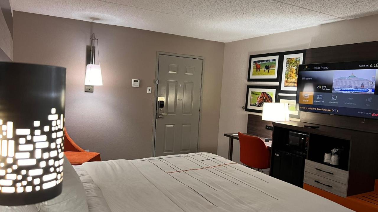 La Quinta Inn Lexington-Horse Park Экстерьер фото