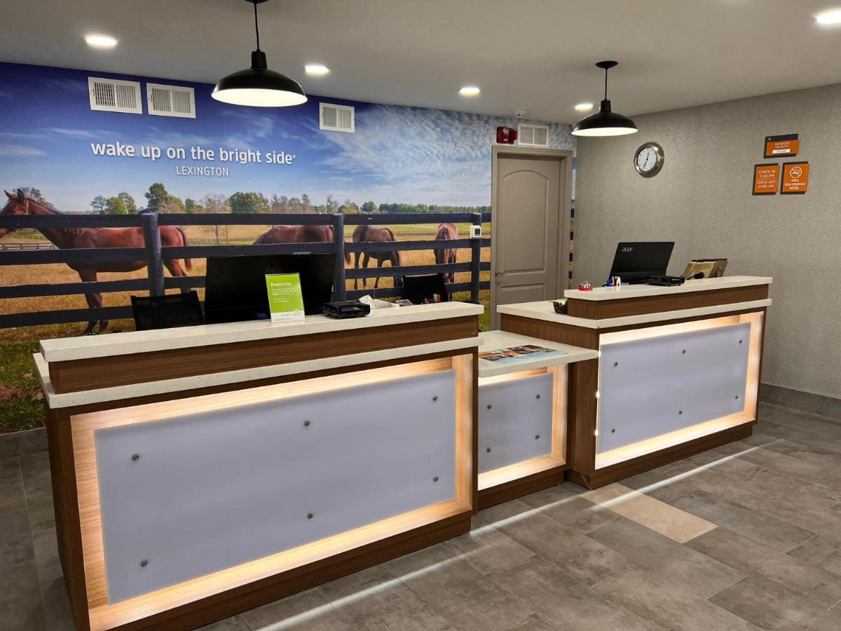 La Quinta Inn Lexington-Horse Park Экстерьер фото