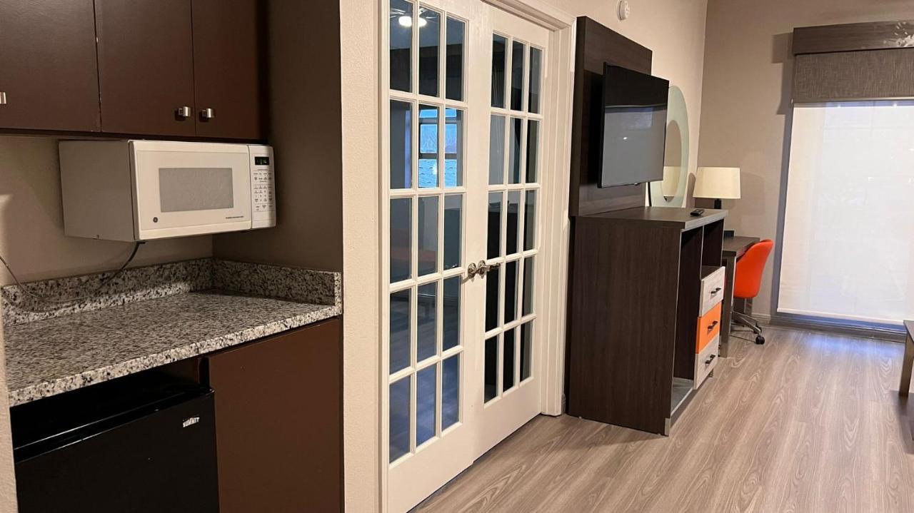 La Quinta Inn Lexington-Horse Park Экстерьер фото