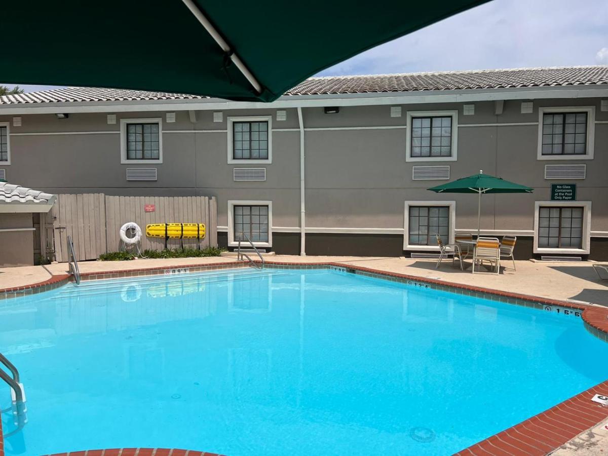 La Quinta Inn Lexington-Horse Park Экстерьер фото