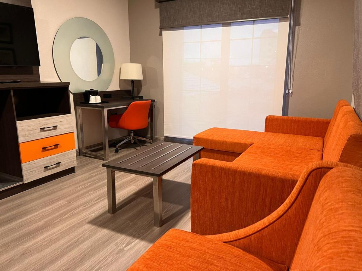 La Quinta Inn Lexington-Horse Park Экстерьер фото
