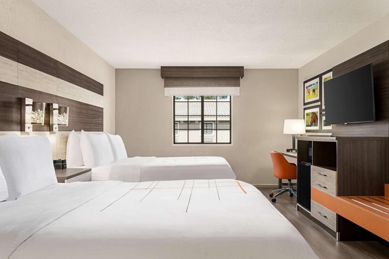 La Quinta Inn Lexington-Horse Park Экстерьер фото