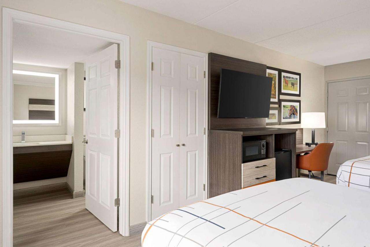 La Quinta Inn Lexington-Horse Park Экстерьер фото