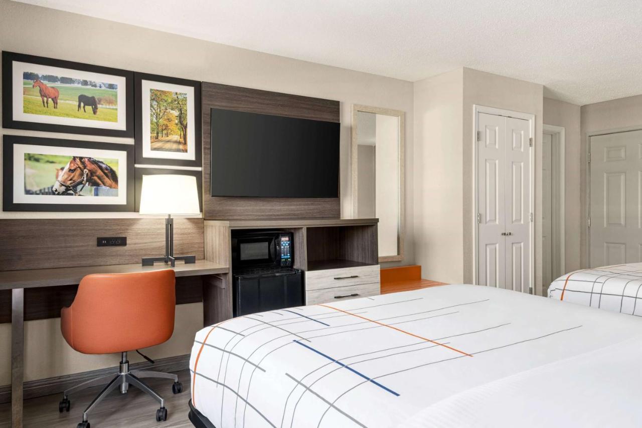 La Quinta Inn Lexington-Horse Park Экстерьер фото