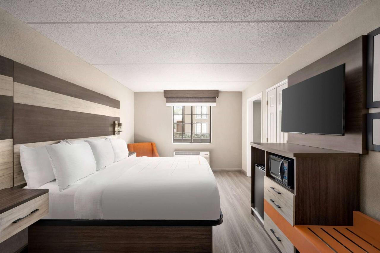 La Quinta Inn Lexington-Horse Park Экстерьер фото