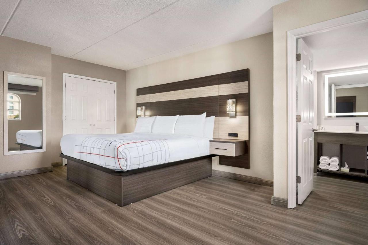La Quinta Inn Lexington-Horse Park Экстерьер фото
