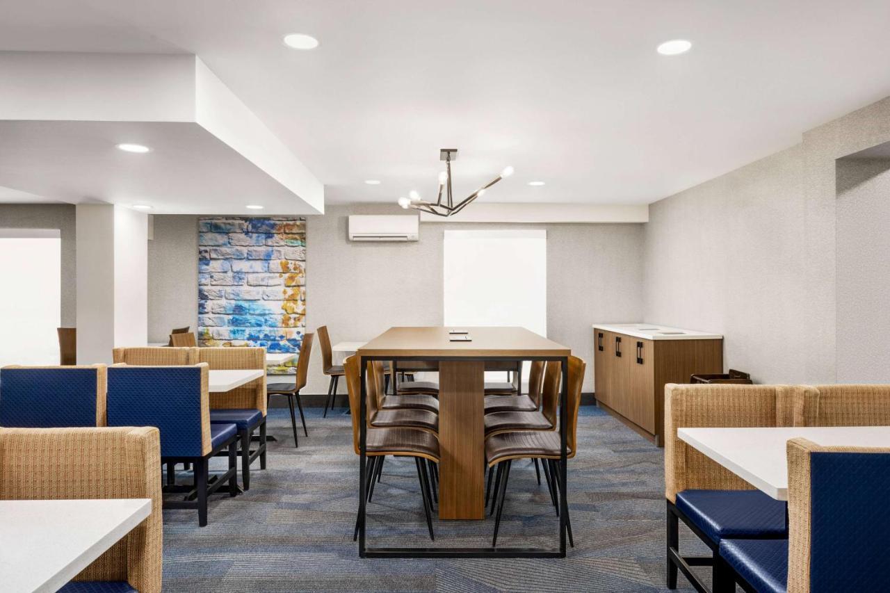 La Quinta Inn Lexington-Horse Park Экстерьер фото
