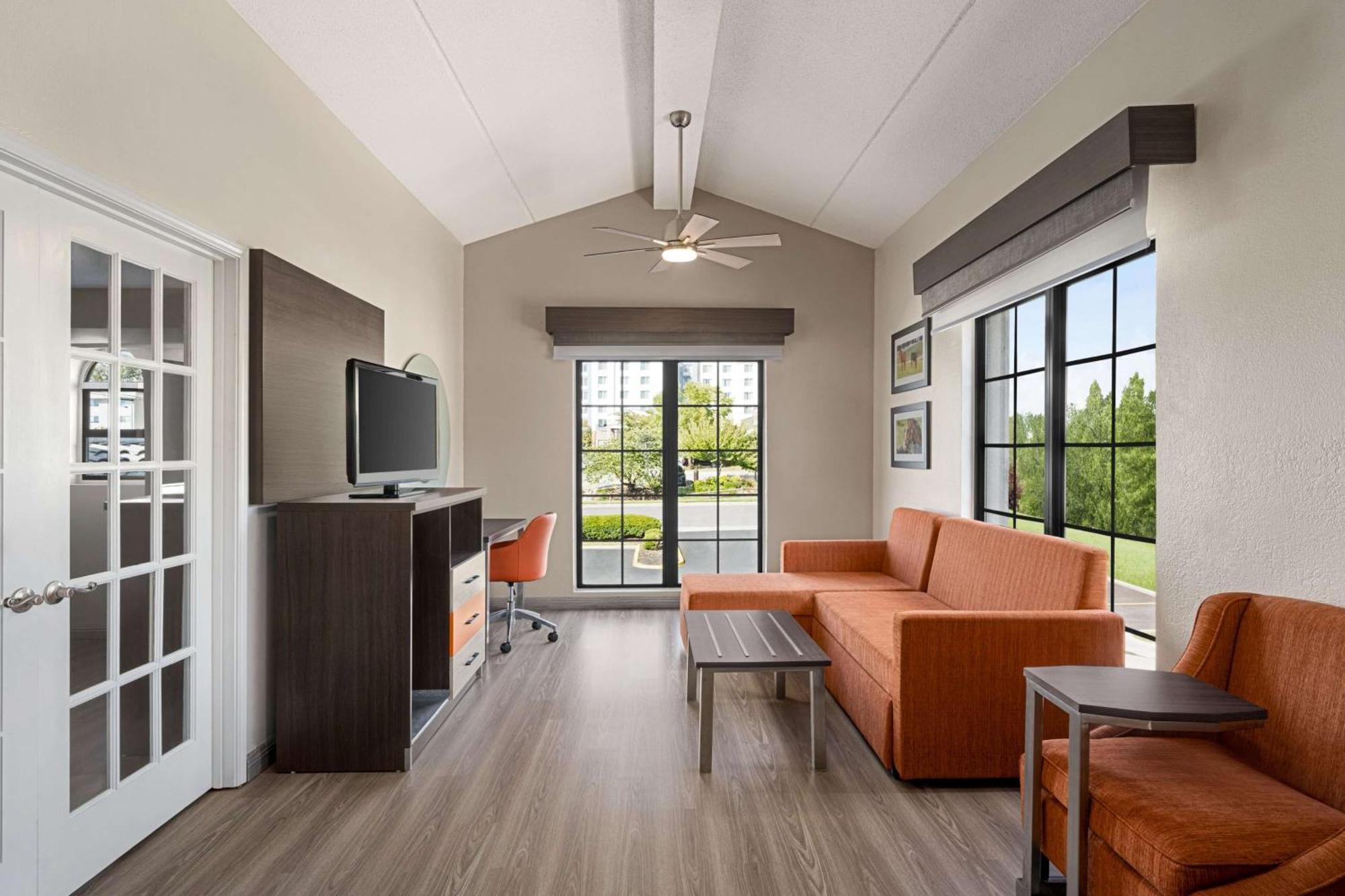 La Quinta Inn Lexington-Horse Park Экстерьер фото